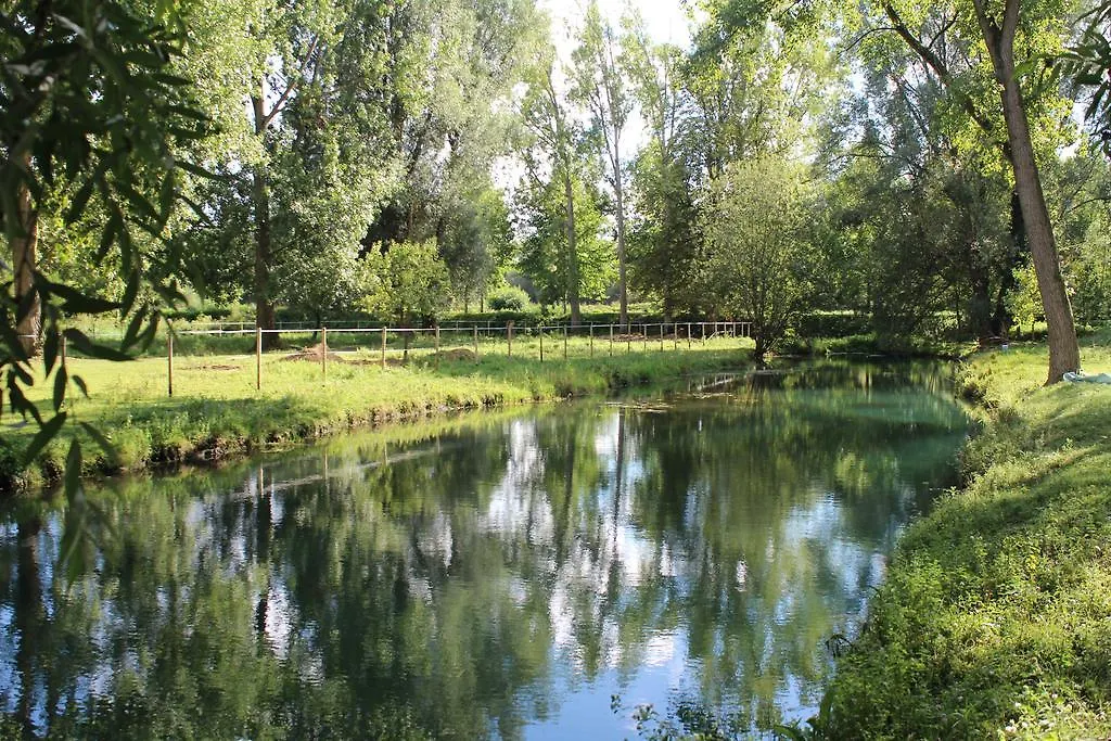 Chambres D'Hotes Les Ecuries De La Source-1